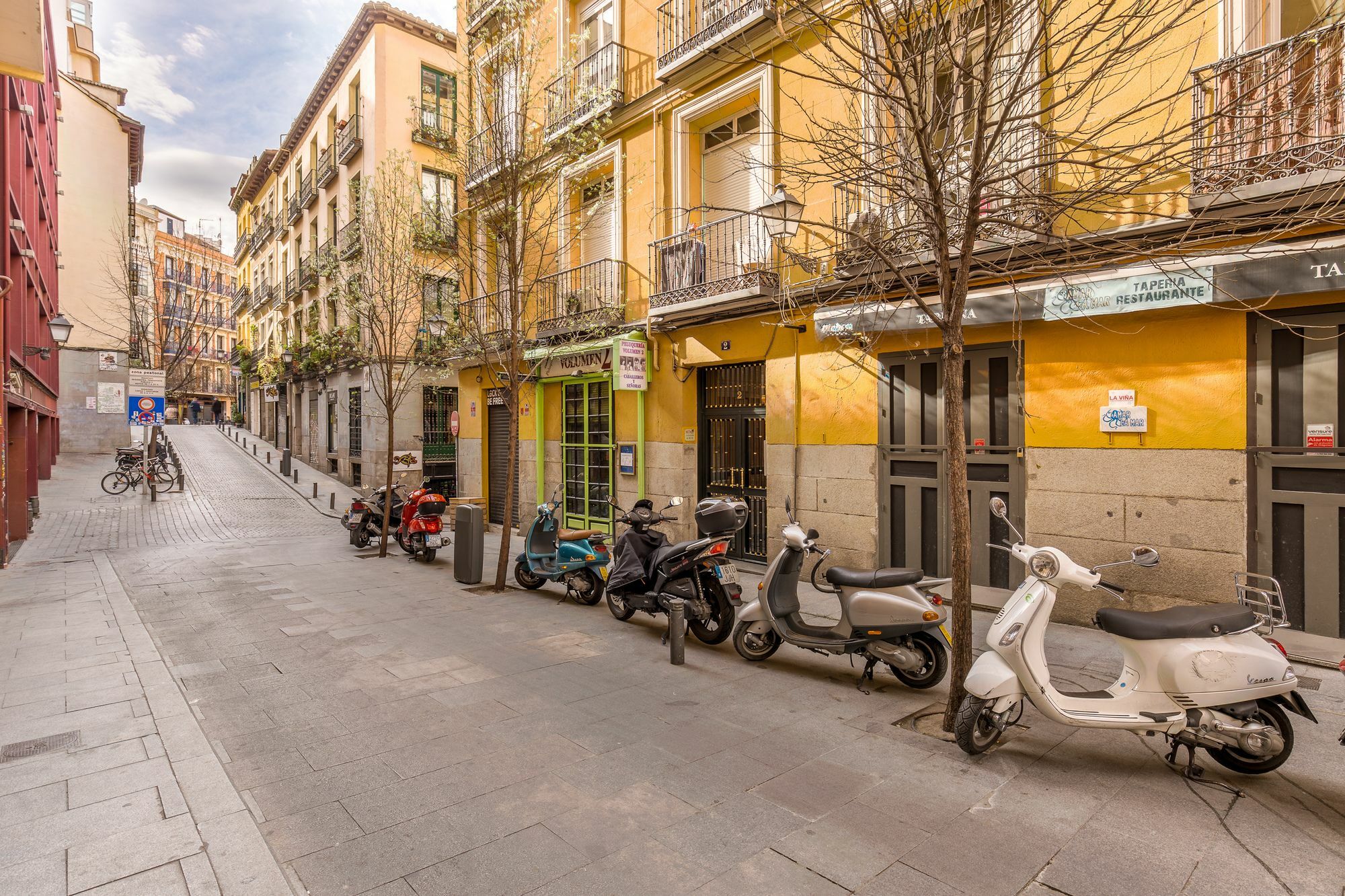 Hostal Met Madrid Exterior photo